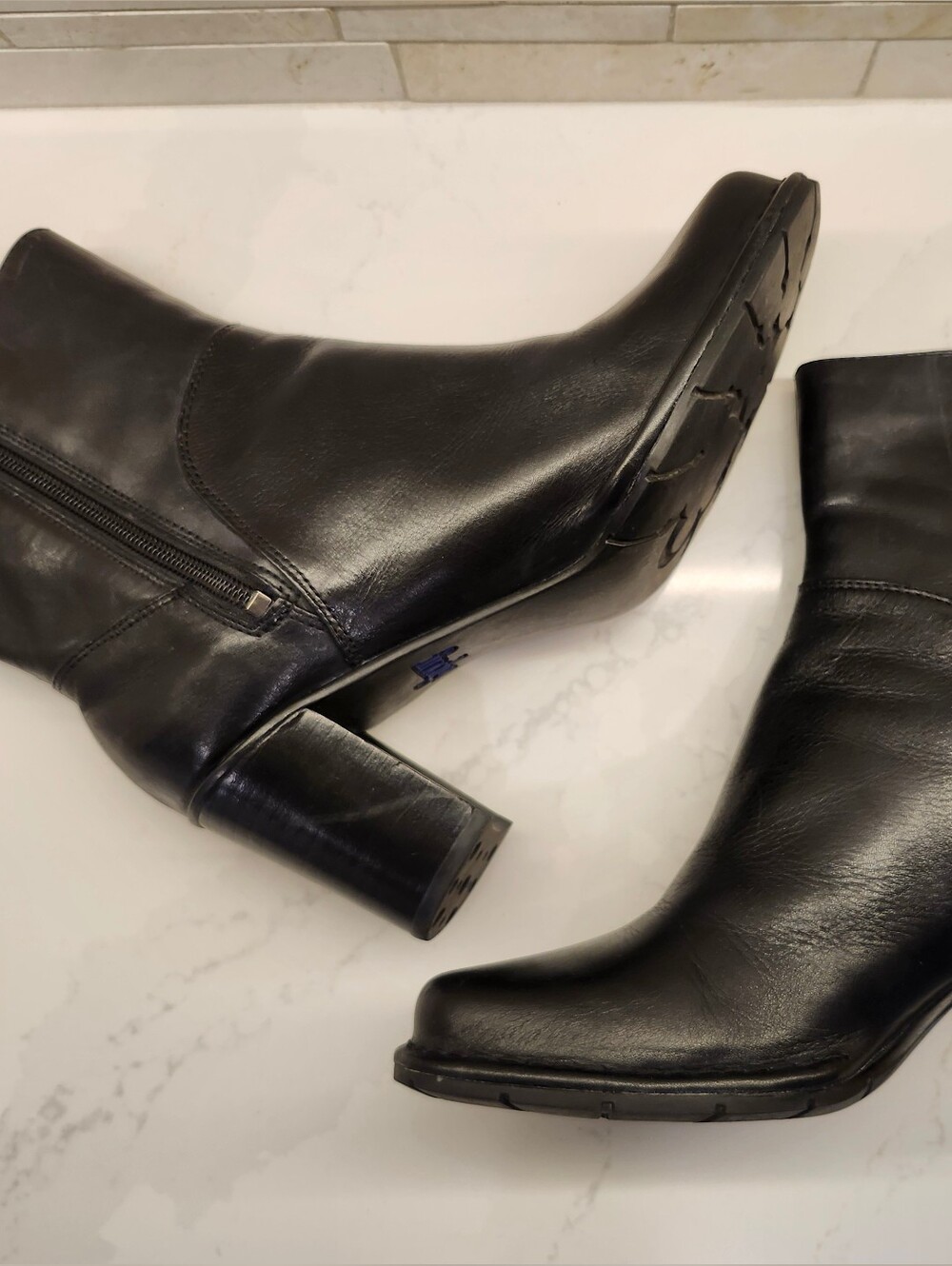 Clarks Indigo Lea Saunter Black Glove Leather Zip-up Ankle Boots Size 7.5